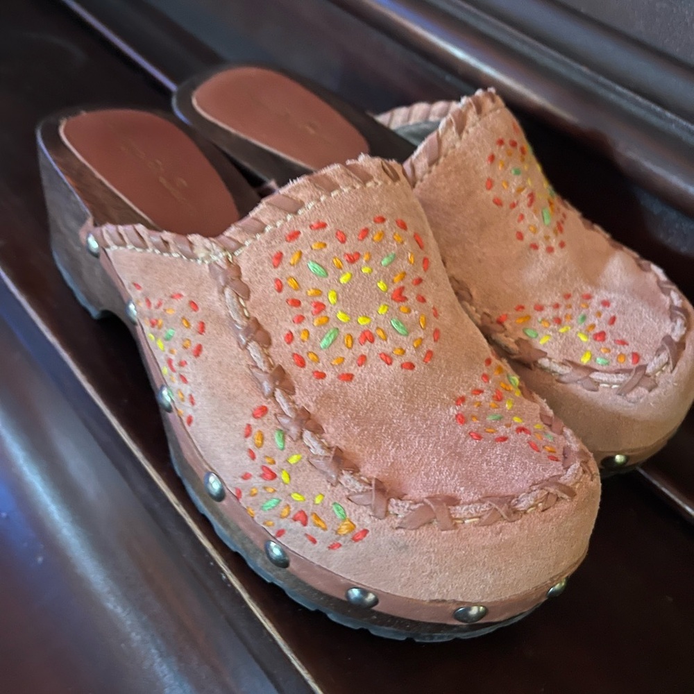 Women’s Unique Boho Embroidered Clogs ~ size 7